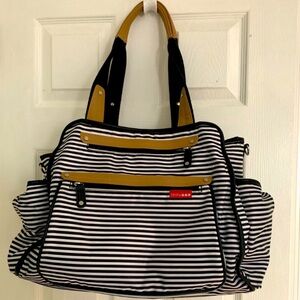 GRAND CENTRAL TAKE-IT-ALL DIAPER BAG BLACK & WHITE STRIPE (SKIP HOP)